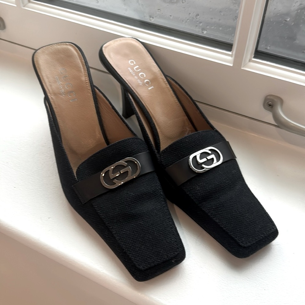 Gucci Black Heeled Mules with silver Interlocking GG Logo - Size 8B
